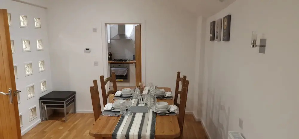 Lakeviews/quietness/parking/longstays/4guests