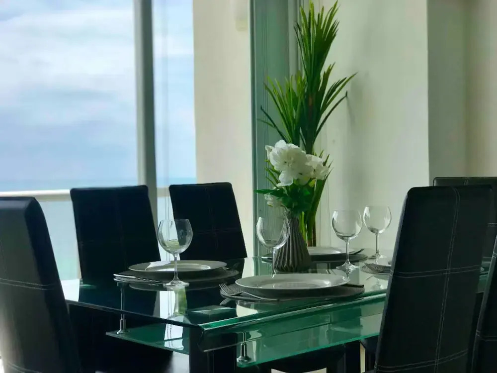 MAREA Beachfront 2 BDR - Stunning Oceanview