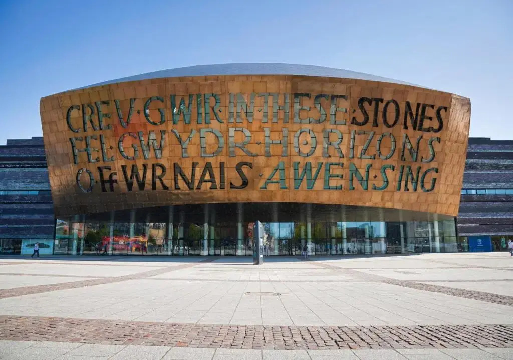 Drws Nesaf Cardiff Townhouse
