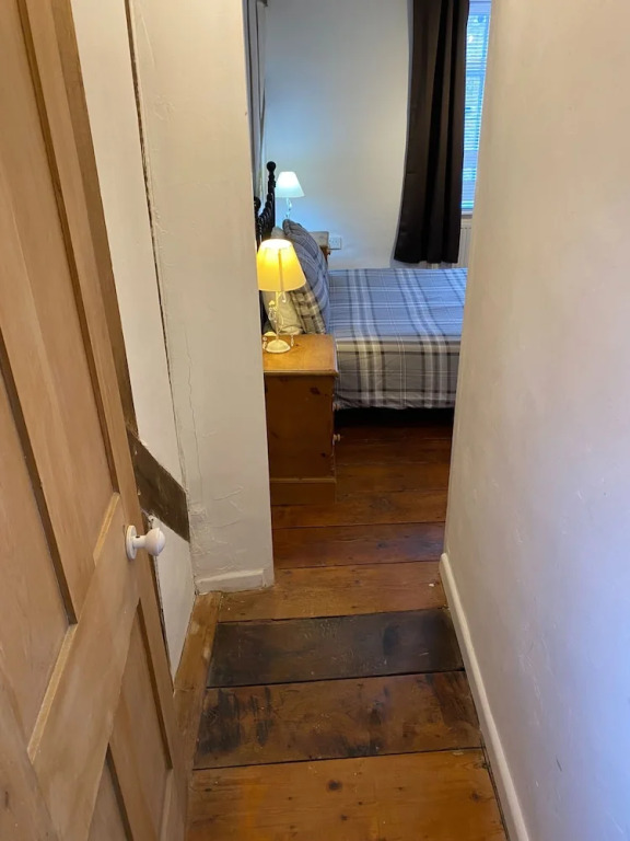 4 BR & 2 Bathroom House Parking Garden St Neots Town Centre