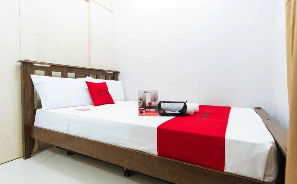 RedDoorz Premium @ SMDC North EDSA