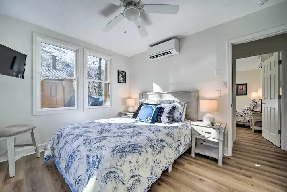Sapphire Home w/ Grill & Pool Access