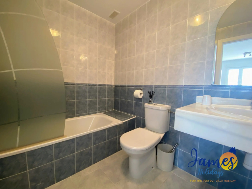 Panorama Golf 1st floor apartment with Comm Pool VM20