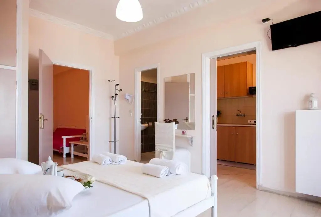 Tasoula Studios & Apartments
