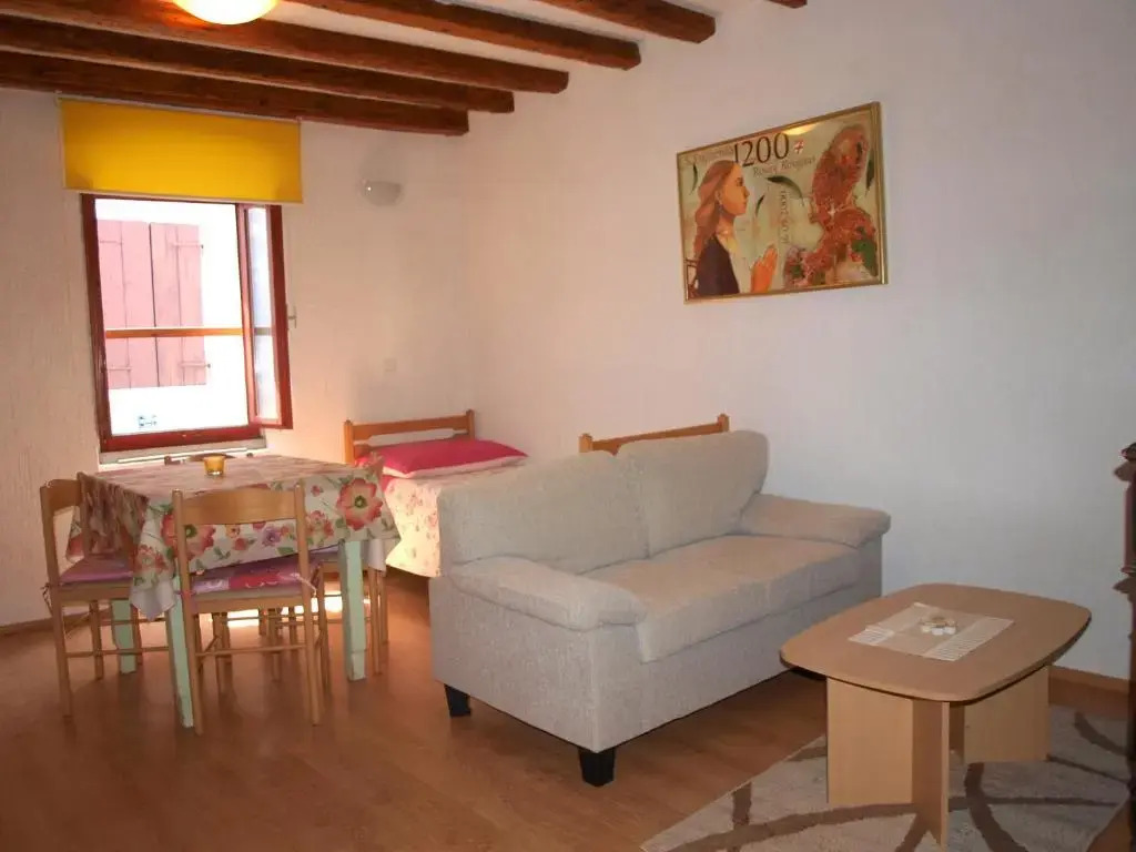 Apartment 52