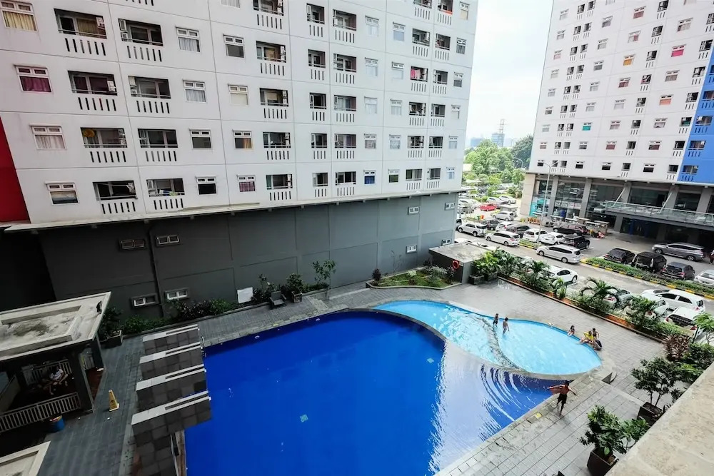 Pool View Green Pramuka Apartment