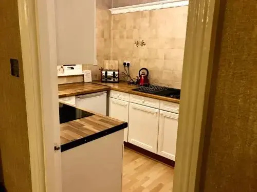 Glasgow City Centre Flat with River Views and Parking