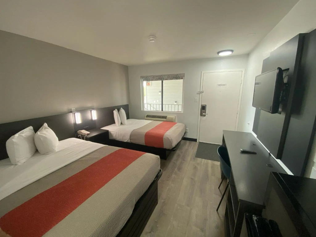 Motel 6-Windsor Locks, CT - Hartford
