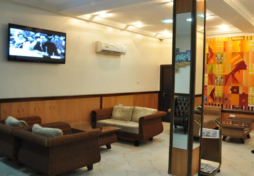 Airport West Hotel