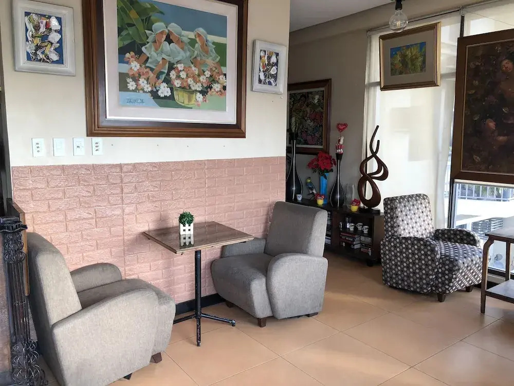 Migz N Tons Place at Cypress Towers
