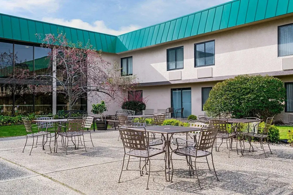 Ramada Plymouth Hotel And Conference Center