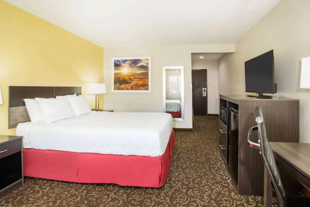 Days Inn by Wyndham Phoenix North