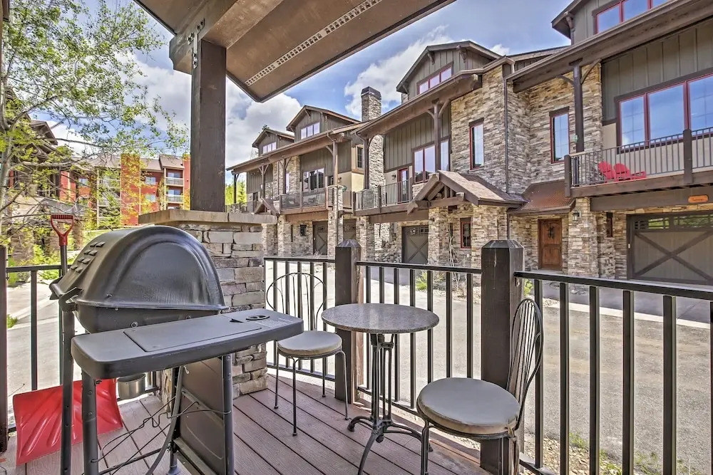 Lavish Fraser Townhome With Deck & Mountain Views!