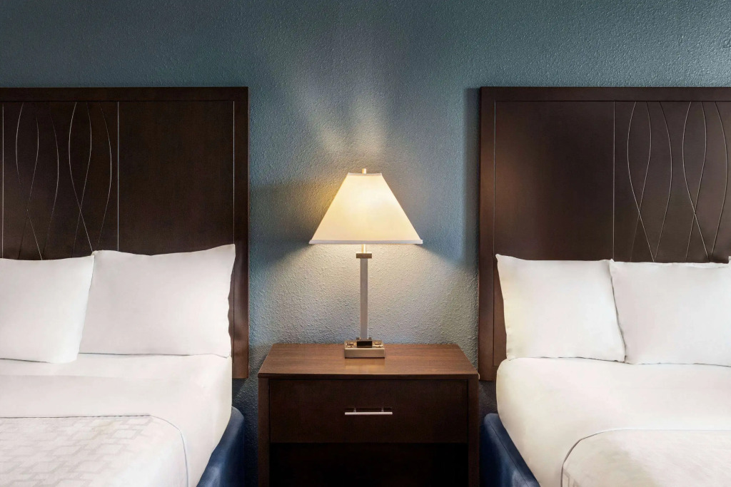 AmericInn by Wyndham La Crosse Riverfront-Conference Center
