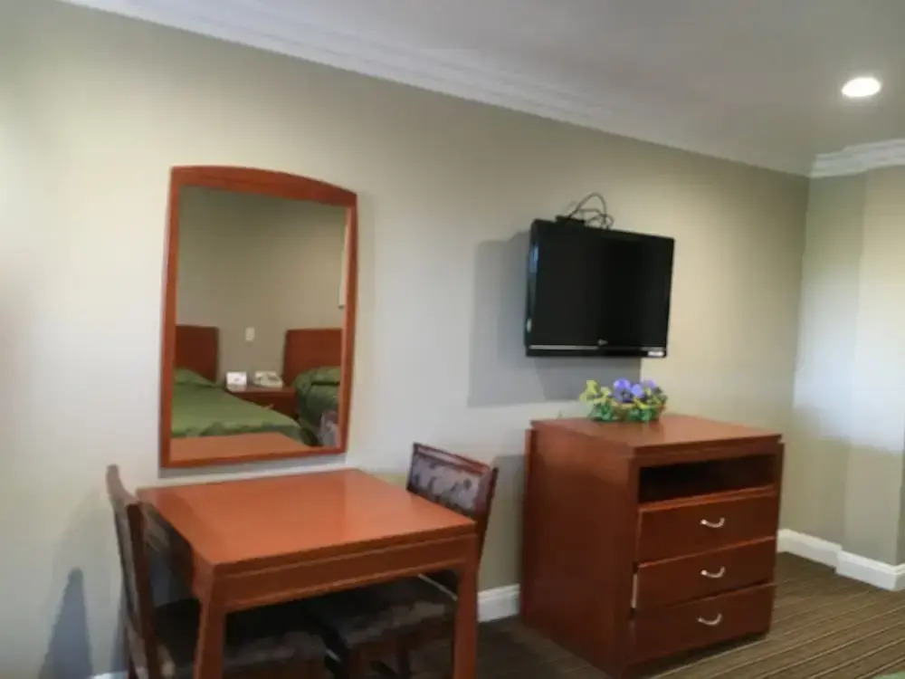 Regency Hotel - Moreno Valley