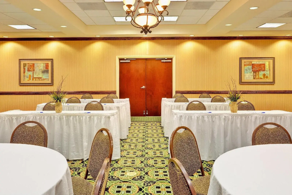 Holiday Inn Express Hotel & Suites Millington-Memphis Area by IHG