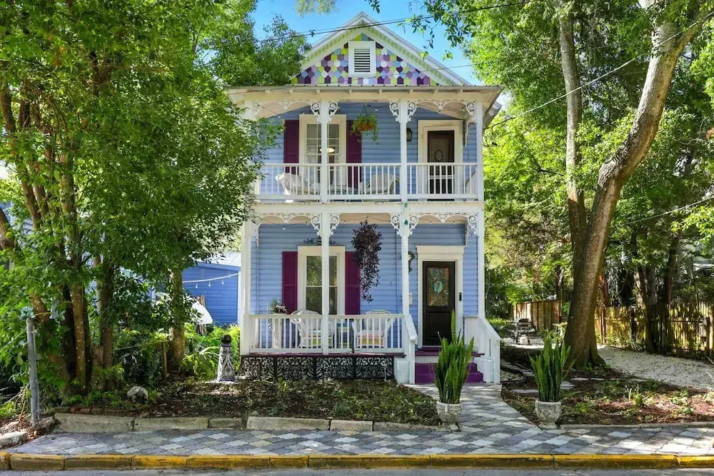 Periwinkle Perch Historic Cottage Near Downtown