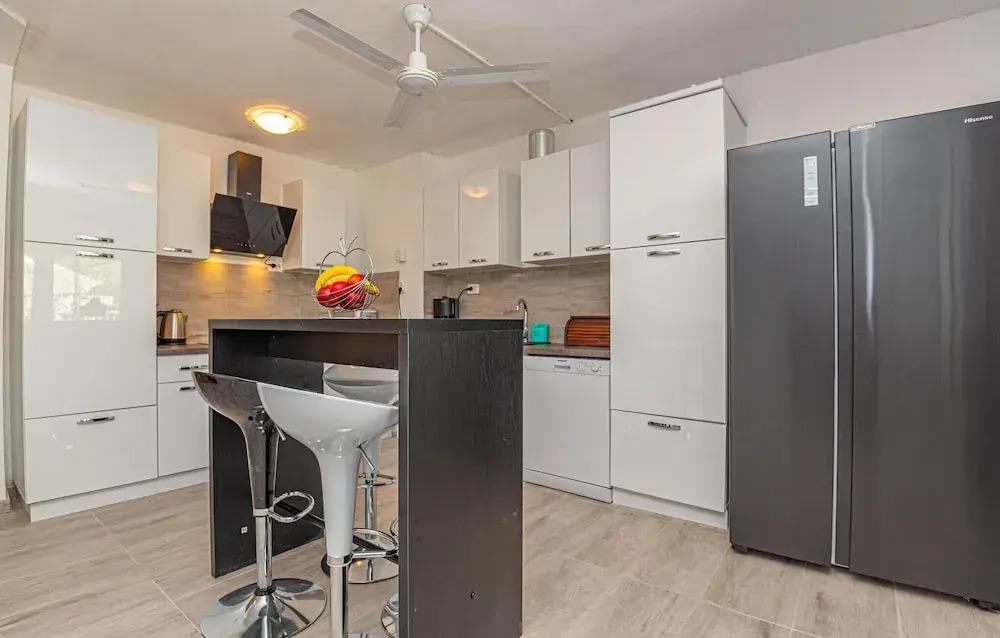 Amazing Home in Grebastica With Wifi and 4 Bedrooms