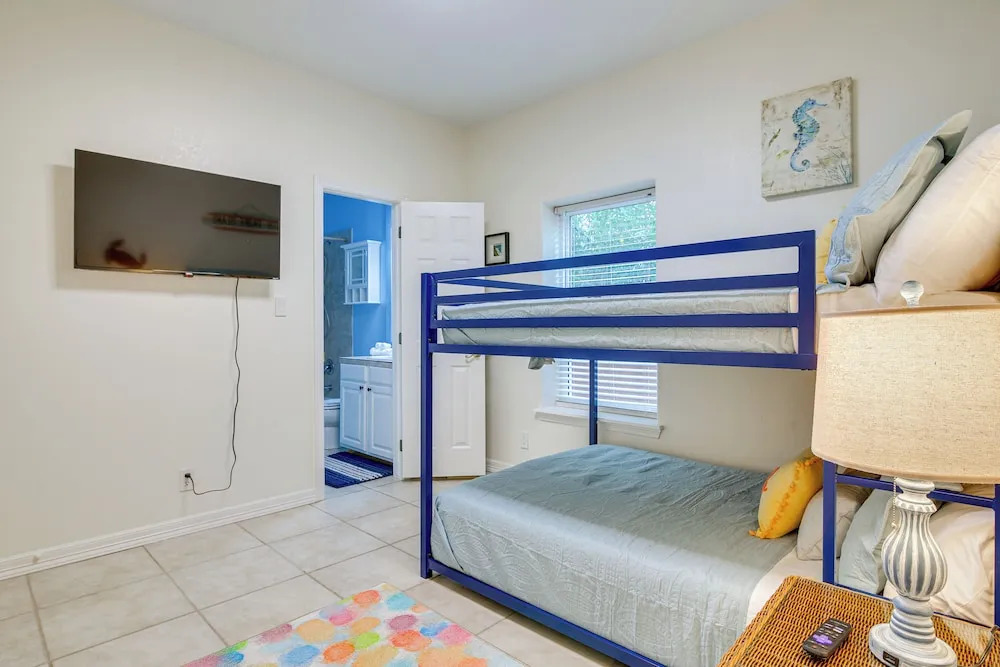 Steps to Beach: Oceanside Townhome w/ Heated Pool