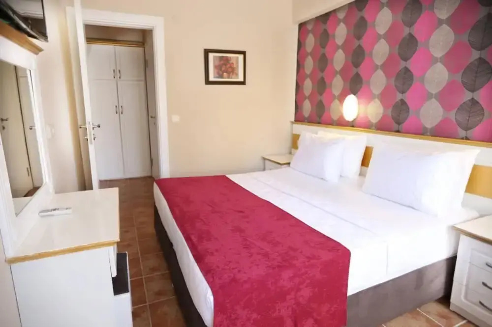 Comfortable Family Room With Balcony With Access to Private Beach in Marmaris