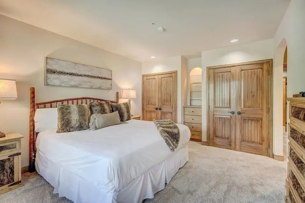 Luxury 4 Bed Pines Townhome Amongst The Peace And Quiet 4 Bedroom Townhouse by RedAwning