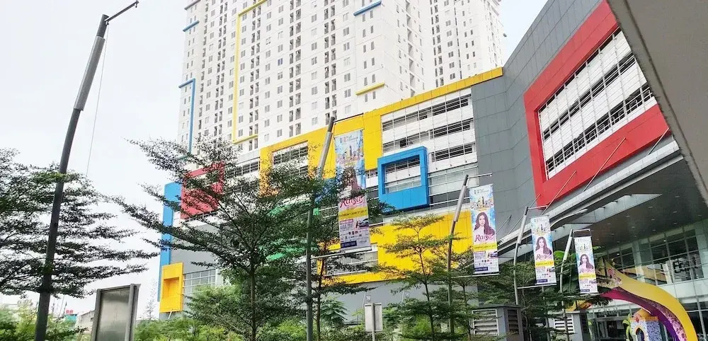 Soft Toned And Comfy 2Br Near Mall At Bassura City Apartment