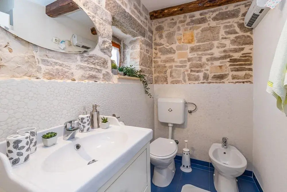 Honeymoon House Eufemia