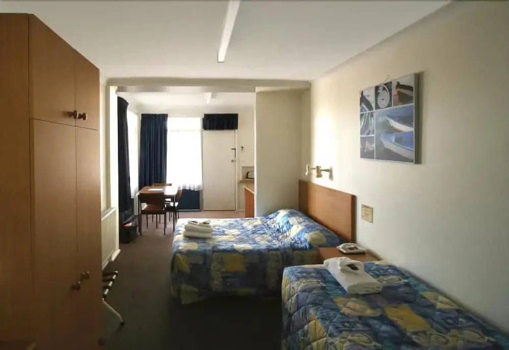 Hive Hotel, Moruya