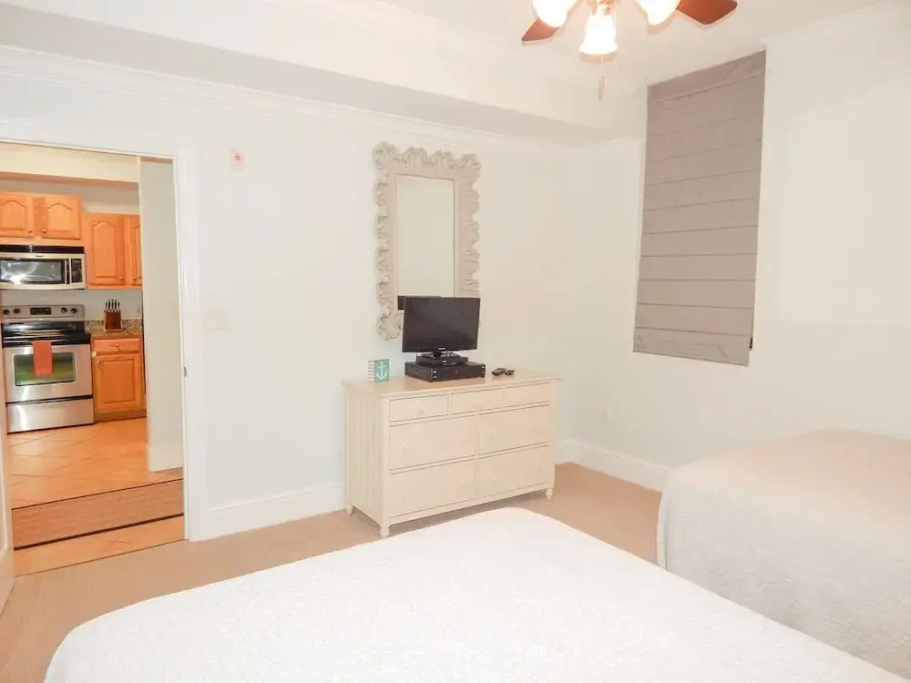 404 Holiday Isle 404 2 Bedroom Condo