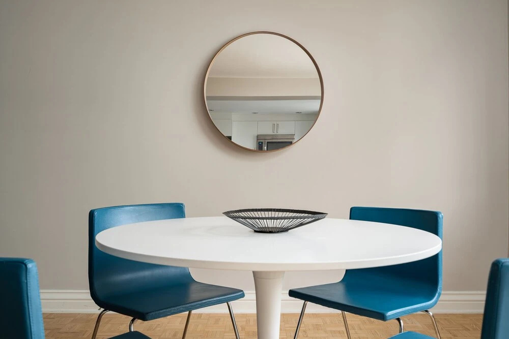 Bold Downtown Montréal Suites by Sonder
