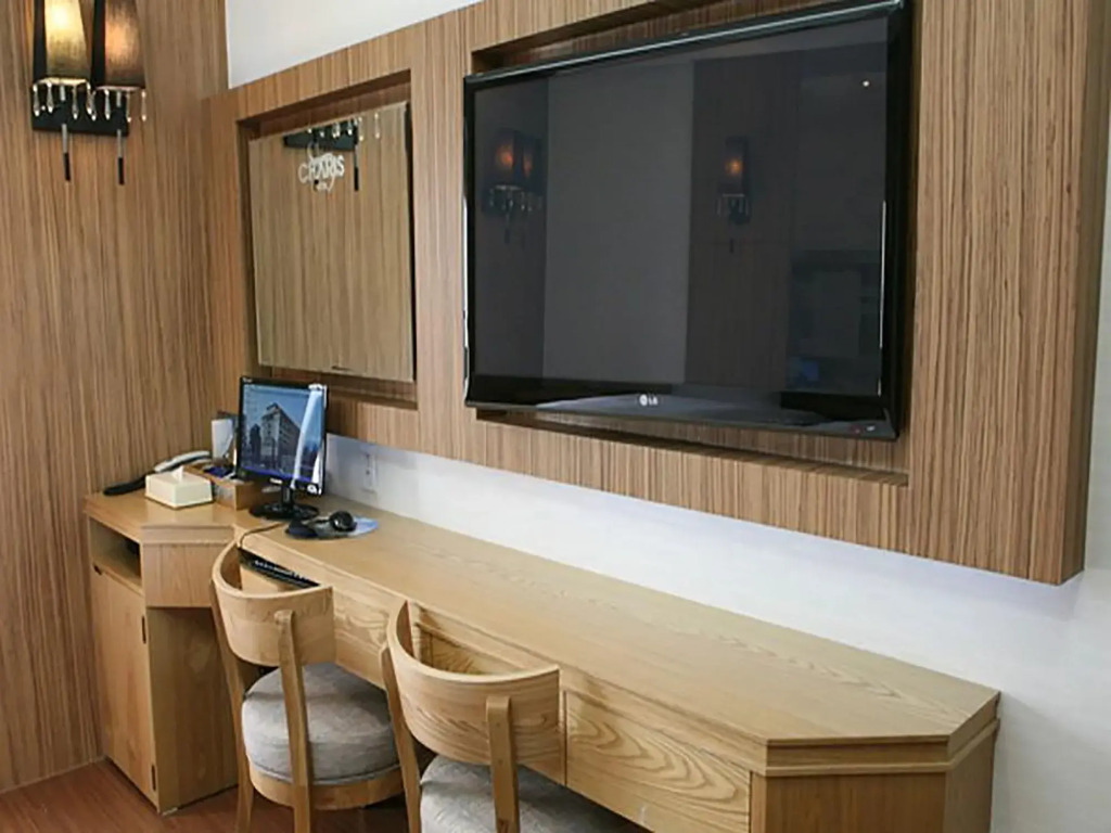 Charis Hotel