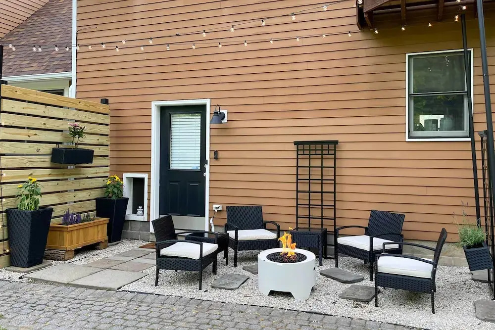 Stylish Studio w/ Fireplace ~ 3 Mi From Dtwn!
