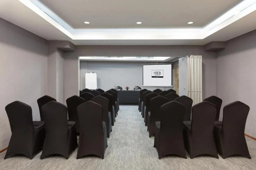 Hotel Neo Gading Solo