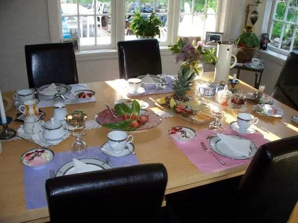 Charm of Qualicum Bed and Breakfast