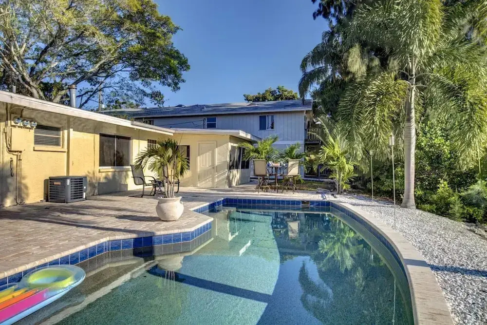 Peacock Bungalow - Right