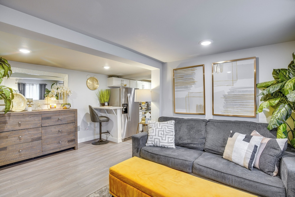Work & Explore Downtown Tacoma! Convenient Condo