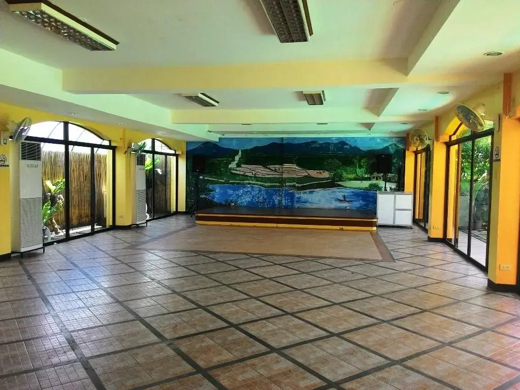 Marvin's Seaside Inn