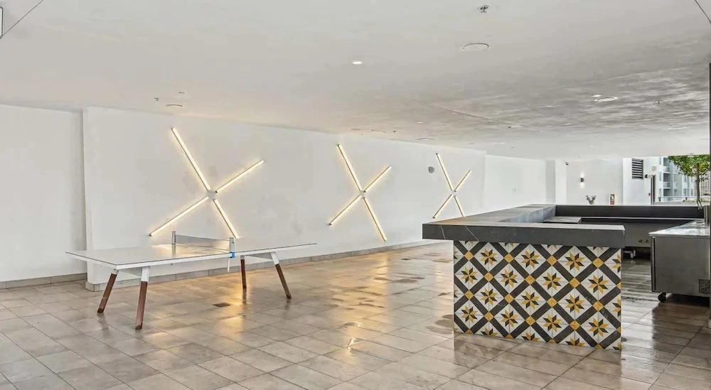 Downtown Miami 2BR Skyline Bay View Balcony Corner Suite Luxepad