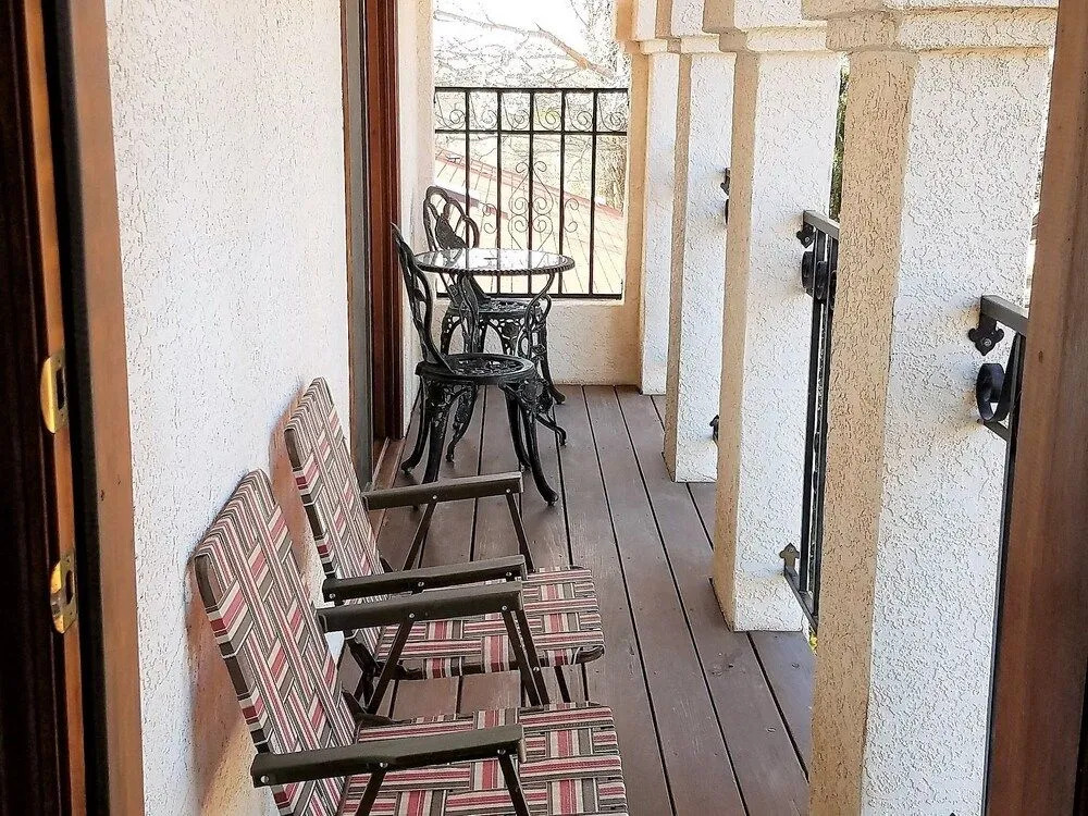 Tavares Inn