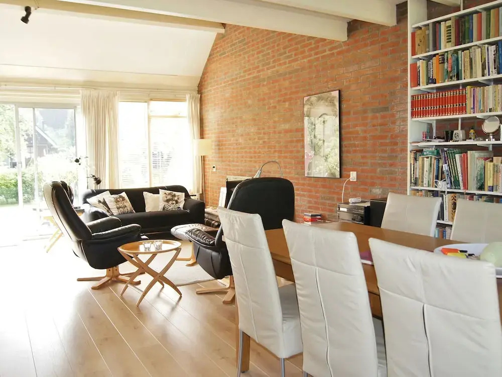 Cosy Holiday Home in Lauwersoog by the Lake