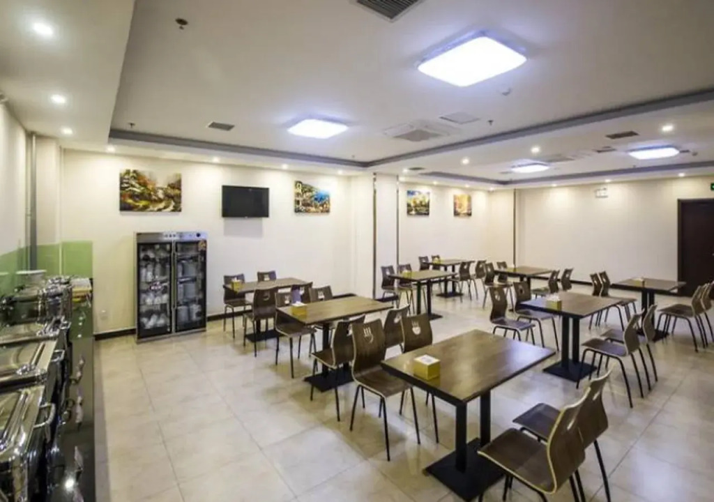 GreenTree Inn (Qinghuangdao Railway Station Square)