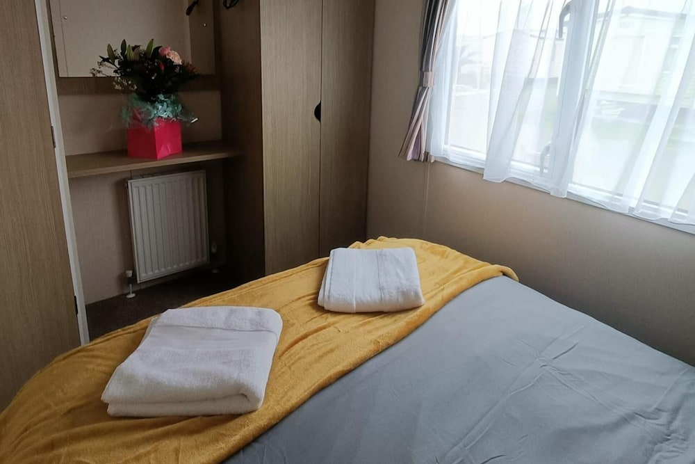 3 Bed, Sleeps 6, Parking