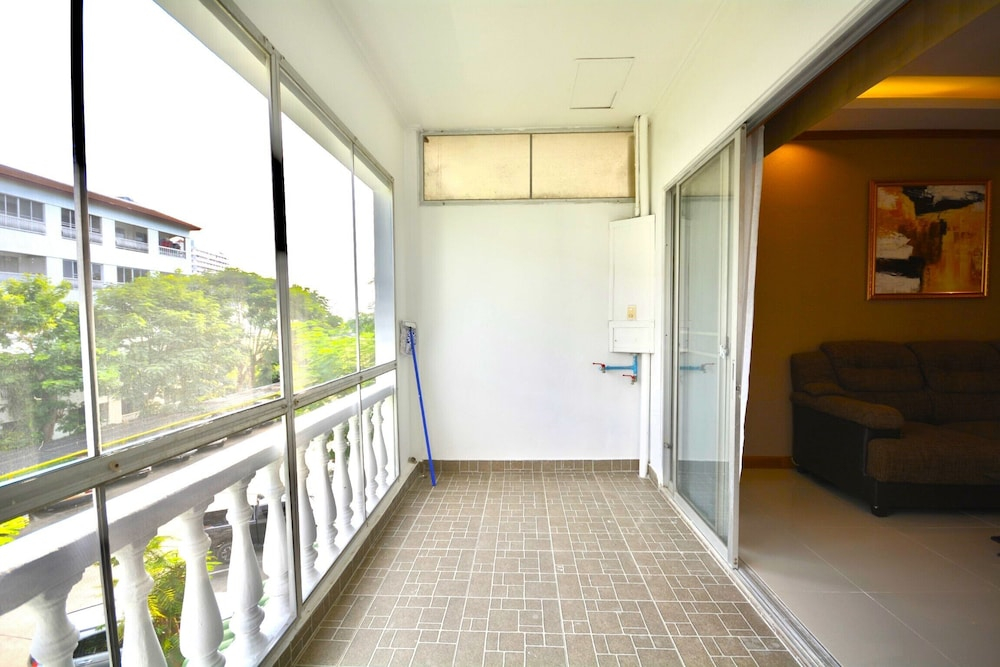 Spacious Corner 1-bedroom Condo With 2 Balconies - Baan Suan Lalana