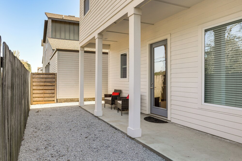 Modern 3BR Retreat - Near Bluebonnet & Hospitals