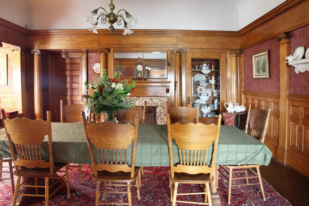 The Simmons-Bond Inn