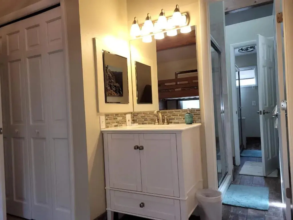 Creekside Home - Contemporary 3br/3ba Home Walking Distance to Frisco Main St and Free Shuttle