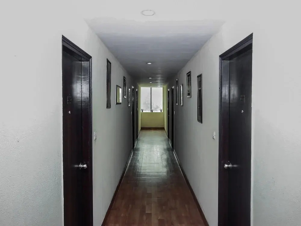 OYO 6894 Hotel White Lily