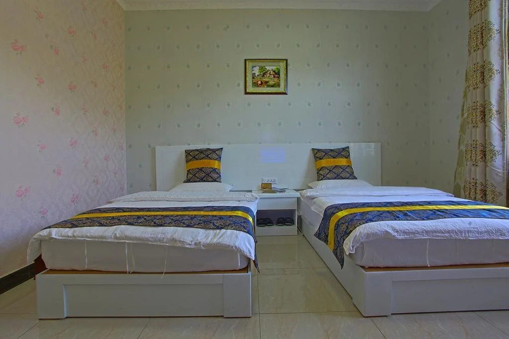Lijiang Airport Yijia Hotel