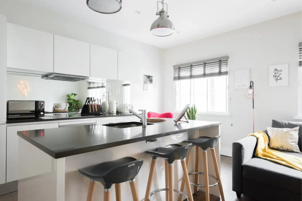 The Soho Studio - Modern & Bright 2BDR in Central London