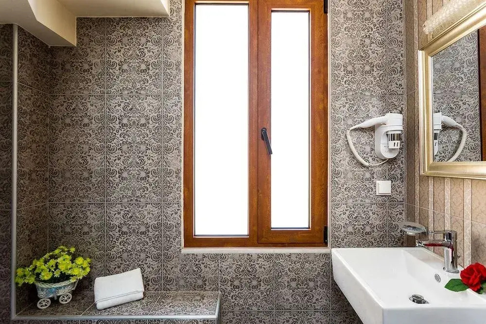 Polyxenia Suites
